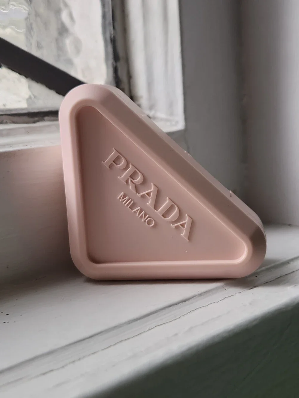 NIB PRADA TOUCH CREAM TO POWDER SOFT BLUR LONG WEAR BLUSH IN PEACH
